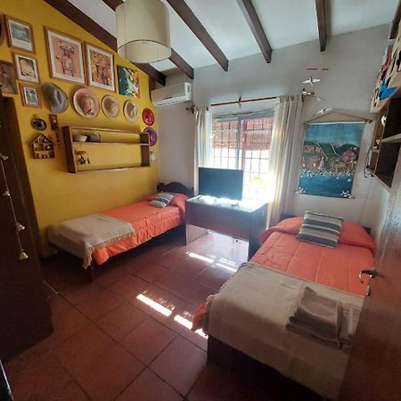 Casa Confortable - Parque Central - Estacionamiento, Patio, 3 Banos, 5 Habitaciones - La Cieneguita Esterno foto