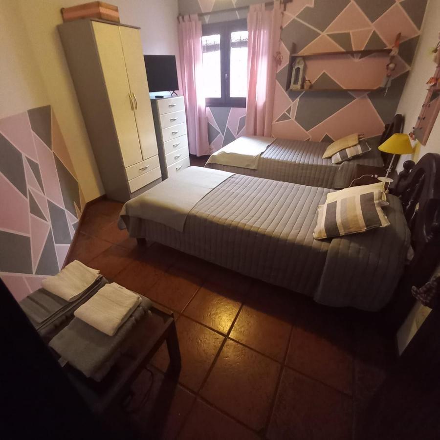 Casa Confortable - Parque Central - Estacionamiento, Patio, 3 Banos, 5 Habitaciones - La Cieneguita Esterno foto