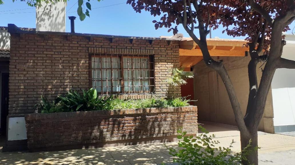 Casa Confortable - Parque Central - Estacionamiento, Patio, 3 Banos, 5 Habitaciones - La Cieneguita Esterno foto
