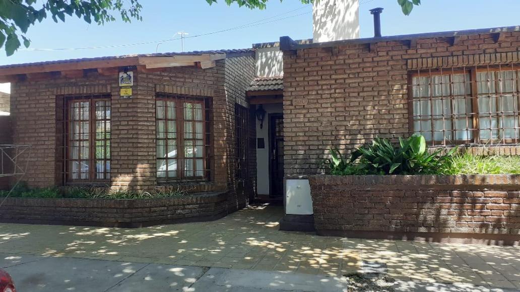 Casa Confortable - Parque Central - Estacionamiento, Patio, 3 Banos, 5 Habitaciones - La Cieneguita Esterno foto