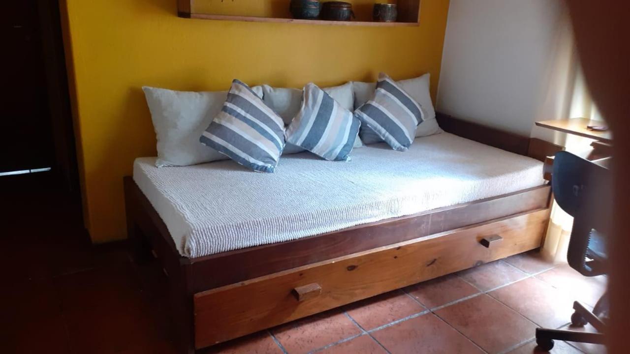 Casa Confortable - Parque Central - Estacionamiento, Patio, 3 Banos, 5 Habitaciones - La Cieneguita Esterno foto