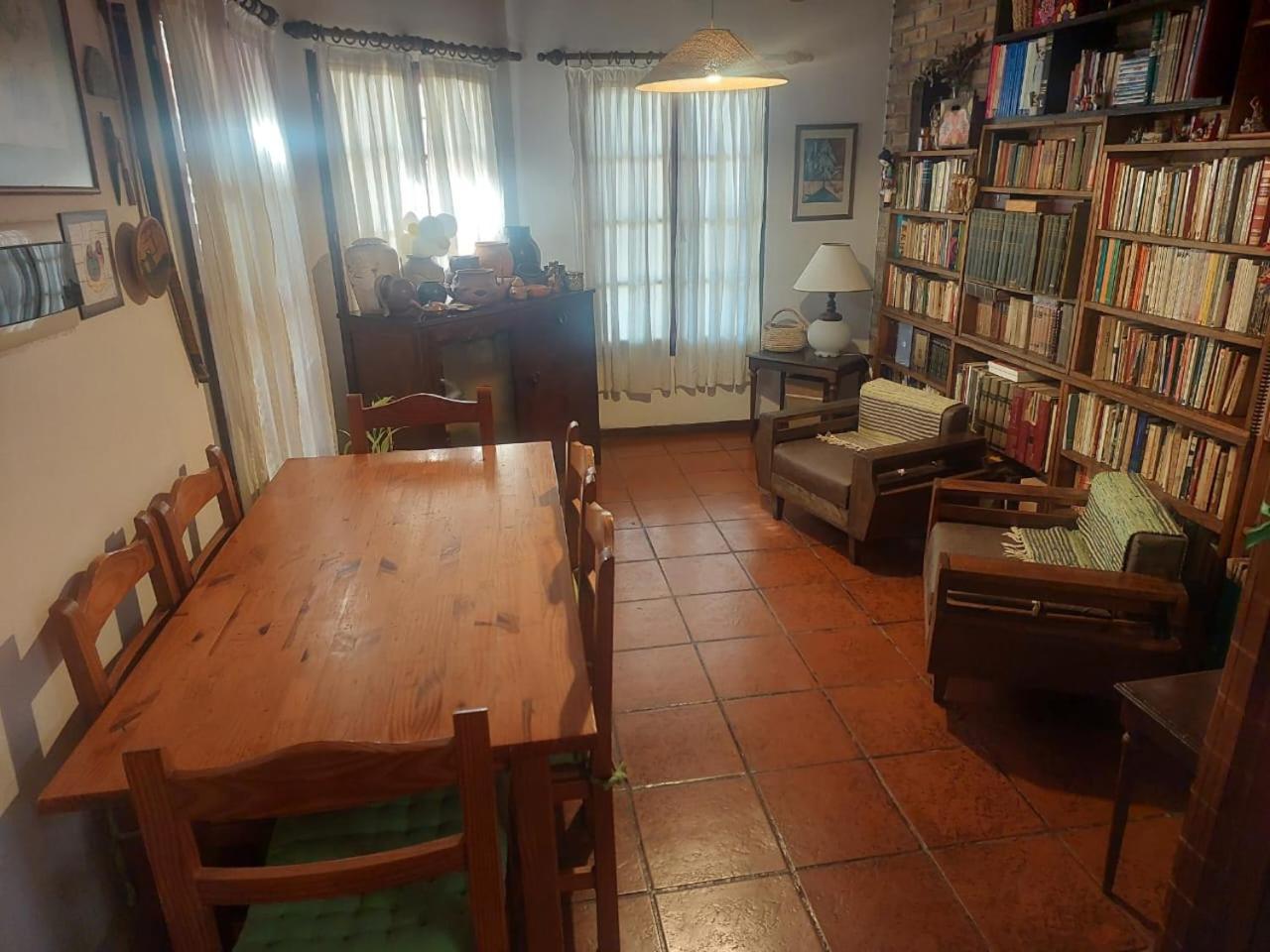 Casa Confortable - Parque Central - Estacionamiento, Patio, 3 Banos, 5 Habitaciones - La Cieneguita Esterno foto