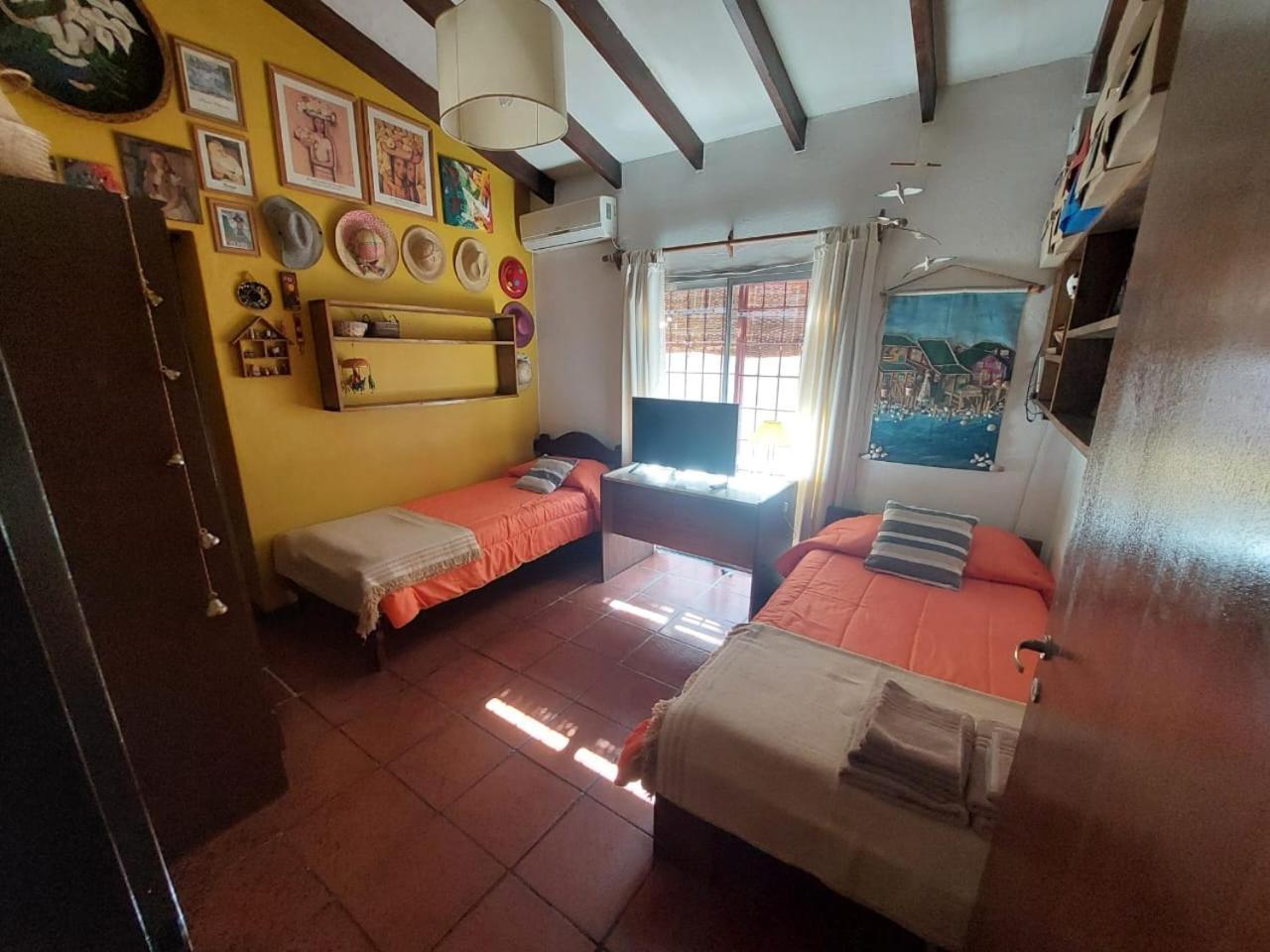 Casa Confortable - Parque Central - Estacionamiento, Patio, 3 Banos, 5 Habitaciones - La Cieneguita Esterno foto